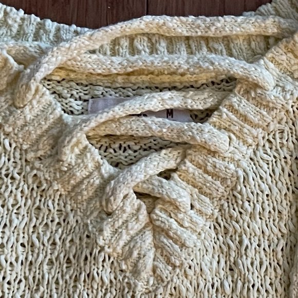 HOLLISTER YELLOW KNIT SWEATER VNECK CRISS CROSS FRONT TIE SZ MEDIUM - Picture 2 of 2